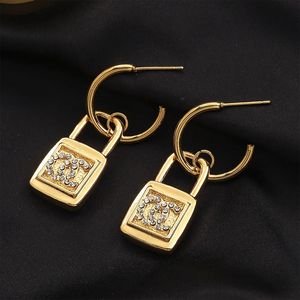 Marque Designer Boucles d'oreilles Lettre Dangle Perle Boucle d'oreille Mode Luxe Boucle d'oreille Bijoux Femmes Accessoires Fête Vacances Cadeau 20 Style