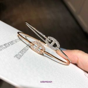 Merkontwerper H Home Bracables Online Shop V Golden Pig Neus Volledige diamant armband Hoogwaardige hand ingelegd 18K Rose Gold Home CNC Fijn met geschenkdoos naiy