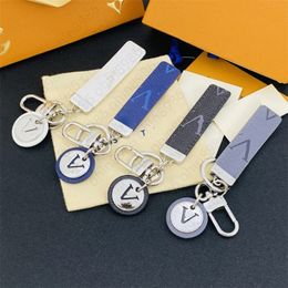 Brand Designer Keychain Fashion Young Car Letter Keychain New Women Bag Lonyards Love Charm Couple Keeschains Luxury Le cuir de luxe Jewelry