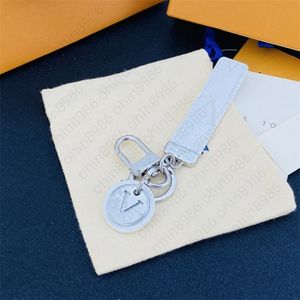 Chèques de créateurs de marque Fashion Young Car Letter Keychain New Womens Sacs Lanyards Love Charm Couple Keychain Luxury Leather Small Jewelry