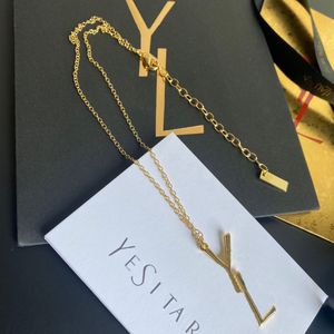 Marque Designer Letter Pendant Collier Luxury 18 km plaque à or tendance Collier de luxe polyvalent Collier de haute qualité