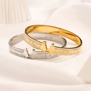 Diseñador de la marca Letras Pulseras Cristal Plata Chapado en oro Acero Staiess Brazaletes de la suerte Brazaletes Mujeres Niñas Fiesta de bodas Brazaletes con dijes Regalo de joyería con sello