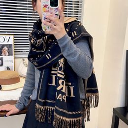 Diseñador de marca Bufanda de lujo Invierno Suave Bufanda cálida Estilo boutique Mantón de pashmina de invierno Navidad Romántico Mujeres Cumpleaños nuevo Regalo de amor Bufandas