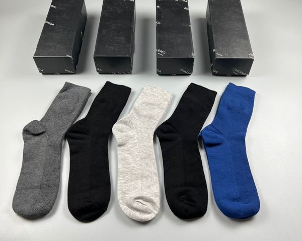 Marque Designer Hommes Chaussettes Femmes Classique Noir, Blanc Gris Crochet Couleur Unie Chaussettes 5 Paires / Boîte Football Basketball Loisirs Sports Chaussettes