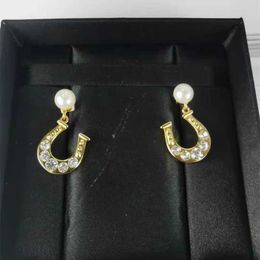 Brand Designer MiuMiu Fashion boucles d'oreilles nouvelle perle de fer à cheval géométrique en forme de U en or avec des boucles d'oreilles en diamant cadeaux Saint Valentin de haute qualité Accessoires Bijoux