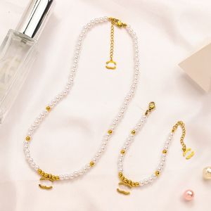 Collares de colgantes de perlas diseñador de marca Diseño de joyas chapadas de oro para mujeres Cabecillo clásico premium 2023 joyería de regalo de primavera al por mayor