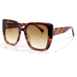 Lunettes de soleil de marque pour femmes Lunettes d'été de luxe Femme Nouvelle mode Lunettes de soleil Conduite Lunettes extérieures Oculos De Sol avec boîte