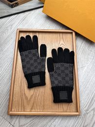 Nuevos guantes de lana de diseñadores de marca para hombres y mujeres, guantes cálidos de lana pura para invierno, ocio de negocios y tejido de lana resistente al frío