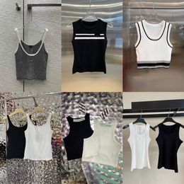 Tanques de mujer de moda Camis Camiseta sin mangas de mezcla de algodón bordada con anagrama Pantalones cortos Diseñador Traje de yoga de nylon Ropa deportiva Fitness Sujetador deportivo Mini trajes Tops