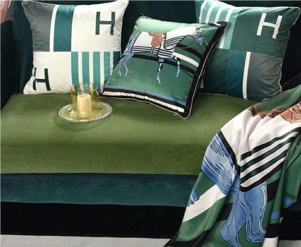 Marque européenne luxe rétro taie d'oreiller velours vert cheval imprimé doux peau-amical jeter housse de coussin canapé-lit décor à la maison taille oreillers