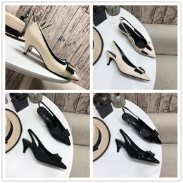 Marque de conception célèbre femme sandales chaussures de fronde en cuir breveté en cuir mince à talon mince orteil carré slingbacks sandal sandalies sandalies boucle de boucle