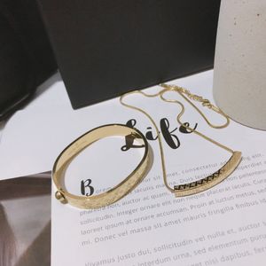 Merk mode sieraden set ontwerper armband charme ketting vrouwelijke jeugd exclusieve selectie campus paar cadeau 18k goud vergulde kostbare luxe