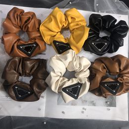 Merk Kunstleer P-Letters Paardenstaarten Houder Haar Elastiekjes Haren Scrunchy Ring Clips Elastische Designer Sport Dans Chouchou Haarband voor Mode Dame Dames