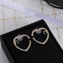 Marque Femme Pendentif Amour Boucles D'oreilles Marque De Luxe Designer Senior Boucles D'oreilles Charme Cadeau Bijoux Boucles D'oreilles Classique 18k CHD23090111 skystrick