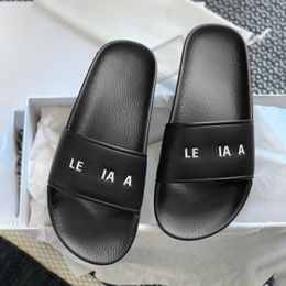 Rubber Sole Designer Pool Slide Sandal Flat Talon Chaussure de luxe pour femmes Slippers pour hommes Pantanniques intérieurs extérieurs Sandale Beach Chaussures Mirror Qualité Mule Summer Sliders Stripe