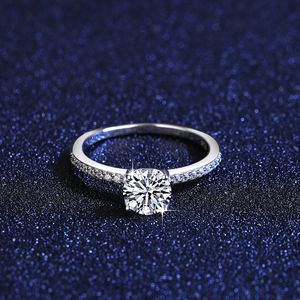 Merk Four Claw Mosan Diamond Wedding Europees minimalistisch design Mode Dames S Sier Ring Klassieke sieraden Valentijnsdag cadeau