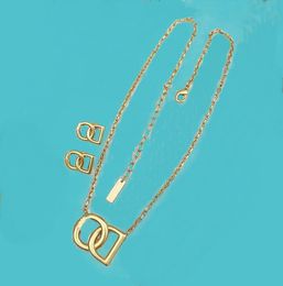 Marque Colliers de conception fraîche et simple D Lettre Crystal Diamonds Pearl Pendants Bracelet pour femmes Bracelet Copper Ladies Girls Designer Bijoux HDS3 --- 001