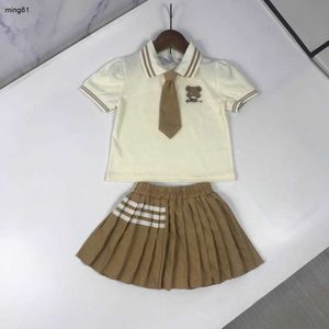 Brand Girls Dress Suit Baby Tracksuit Kids Designer Clothes Taille 90-140 cm de style académie T-shirt à manches courtes et jupe plissée 24april