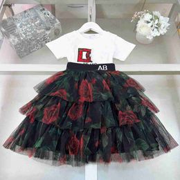 Brand Girls Dress Suit Baby Tracksuits Summer Kids Designer Clothes Taille 90-150 cm T-shirt brodé et jupe à gâteau en dentelle 24april