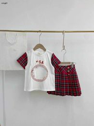 Brand Girls Jurk Suit Summer Baby-trainingspakken voor kinderen Designer Kleding Maat 90-140 cm Splited Design T-Shirt en Gold Button Rok 24APril