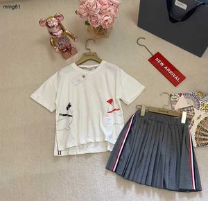 Brand Girls Dress Suit Summer Baby Tracksuit Kids Designer Clothes Taille 90-140 cm Modèle de contraste à manches courtes et à la jupe 24april
