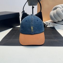 Brand Hat Designer Cap Hat de luxe Haute qualité Couleur solide Casquette Matériau denim de design de design de mode polyvalent.