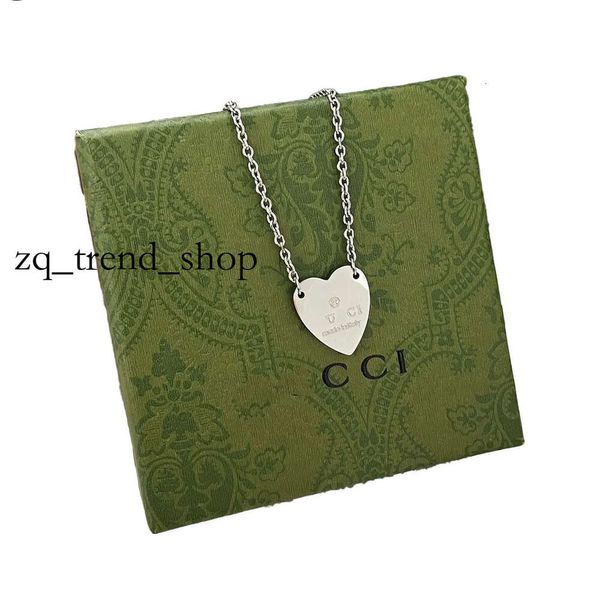 Marque Coeur Pendant Collier Design pour femmes Colliers en argent Colliers Vintage Gift Long Chain Love Couple Family Jewelry Collier Celtic Style Letter Chain 584