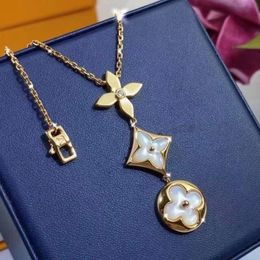 Colgante en forma de corazón de marca, collar minimalista chapado en oro, joyería de diseñador para mujer, regalo de vacaciones