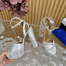 Marque High Heel Luxury Women Platform Party Party Samal Fashion Femme Femme Diamond Bling Silver Pompes Charming Sapatos