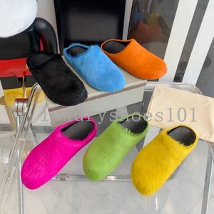 Marca Horse Hair Mules Diseñador Mujer Zapatillas Hombres Mocasines de punta redonda Sandalias peludas Chanclas cómodas Plataforma Diapositivas de goma con caja