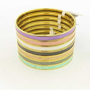 Marque Hremms'sss Bracelets pour femmes Bijoux coréens à bas prix avec bracelet gravé en acier titane or 18 carats pour femmes Tan famille nouveau bracelet