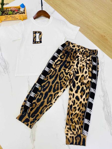 Ropa de marca para niños, chándales para bebés, tamaño 90-150 CM, conjunto de dos piezas de verano, camiseta con logo bordado y pantalones con estampado de leopardo, 24 de marzo