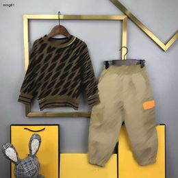 Marca ropa para niños diseñador bebé Chándales traje de otoño para niño Tamaño 100-150 CM 2 piezas Suéter jacquard con letras de cuerpo completo y pantalones casuales Sep01