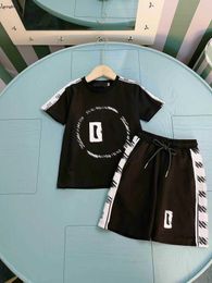 Brand Kids Designer Clots Child T-shirt Suit Baby Tracksuits Taille 110-160 cm Design d'épissage à manches courtes et shorts 24april