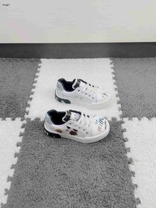 Zapatos de marca para niños Zapatillas de deporte para bebés con patrón de corona colorida Tamaño 26-35 Incluyendo cajas Zapatos de diseñador con cordones para niñas y niños 24 de febrero de 2020