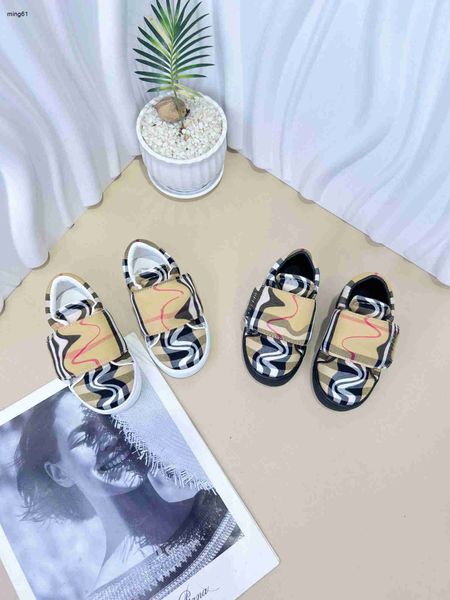 Brand Kids Shoes Multi Color Plaid Design Designer Baby Sneakers tamaño 26-35 Caja de protección de la caja Corre de hebilla zapatos casuales 24mar