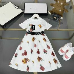 Brand Kids Tracksuits Summer Designer Girls Dress Baby Clothes Taille 100-160 cm 2pcs T-shirt à manches courtes et jupe plissée imprimée à fleurs 24mai