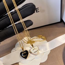 Brand Letter Pendant Collier Cœur conçu pour les femmes Chain à longue chaîne 18k Bijoux de créateur en or Exquis Accessoires Coupages Coupages sans boîte