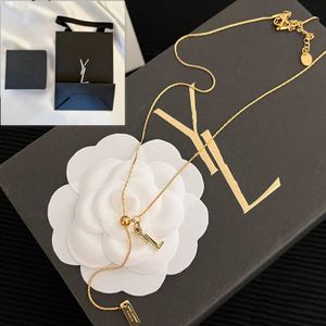 Merk Brief Hanger Dames Sieraden Hoge Kwaliteit Designer Vergulde Charme Klassieke Stijl Roestvrij Stalen Ketting Box Verpakking