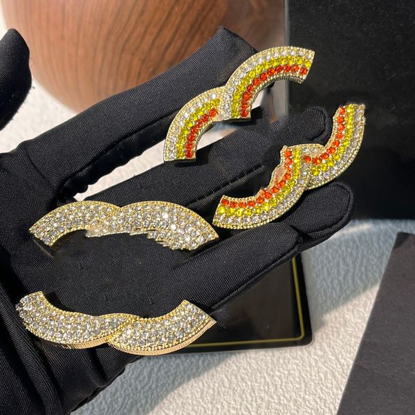 Marque Lettres Broches 18K Plaqué Or En Acier Inoxydable Géométrique Chandail Costume Col Pin Mode Hommes Femmes Broche Vêtements Bijoux Accessoires D139