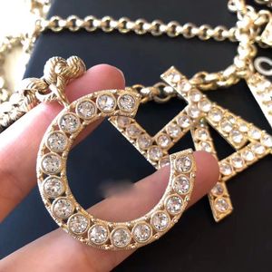 Lettres de marque concepteur ceintures de chaîne de taille Femmes or brillant cristal bling diamant lettre chaînes de liaison accessoires de courroie