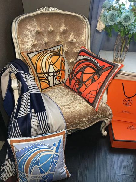 Marque De Luxe 45 * 45 cm Orange Série Coussin Couvre Chevaux Fleurs Imprimer Taie D'oreiller Couverture pour La Maison Chaise Canapé Décoration Carré Designer Taie D'oreiller