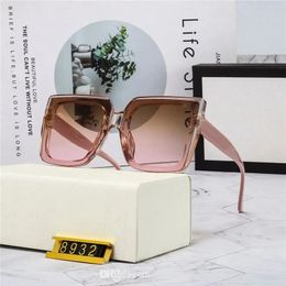 Merk Luxe Designer Zonnebrillen Dames Heren Brillen Doorschijnend Outdoor Shades PC Frame Mode Klassieke Dame Zonnebril Klanten Vaak Gekocht