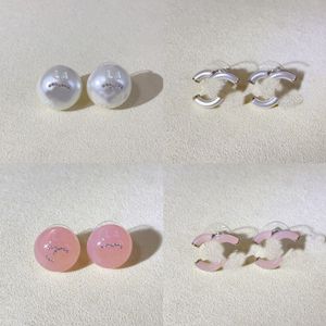 Marque de luxe boucles d'oreilles de créateurs de perles rondes pour femmes en or 18 carats rétro lettres vintage chiffres de diamant en cristal boucles d'oreilles boucles d'oreilles anneaux d'oreille bijoux