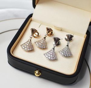 Marque de luxe Jupe Designer Boucles d'oreilles étalon pour femmes 18k Gold Love Heart rose brillant Crystal Diamond Pendant Plantes Oreille d'oreille Earn3523887