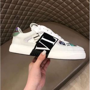 Brand Men S and Women Sports Casual Shoes Fashion Flower Leather Patchwork Low Top Round Head Lace Up Runway Platform Wedge voor D