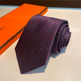 Marque des lettres de cravate pour hommes Silk Necktie Designer de luxe formel skinny Jacquard Party Business Fashion Fashion Stripe Design Box Box Suite 785E