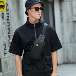Brand Mens Chest Bag Fashion Small Male Crossbody Forme japonais Oxford Cloth Designer épaule Pouche pour mari Travel Sports 240402
