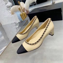 Chaussures habillées à mi-talon pour femmes de marque Chaussures de bateau en cuir de designer de luxe chaussures de soirée sexy épaisses Chaussures simples en peau de mouton en cuir pour femmes de couleur assortie