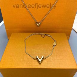 Collier de marque Pendante Designer Fashion Jewelry Man Cjeweler Letter Gold Gold Sier Chain pour hommes Femme Trendy Tiktok a des colliers